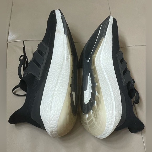 Men's Adidas Utraboost Light Running Shoe, Prime-blue on insole, Black, US 15 - Picture 4 of 11